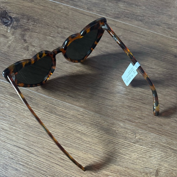 SAINT LAURENT-AUTHENTIC (NWT) Havana Faux Tortoise Shell Heart Shaped Sunglasses - Picture 8 of 15